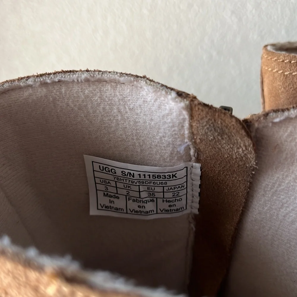 UGG Girls  Tillee Boots size 3 - Picture 8 of 11